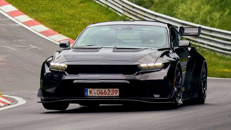 Ford Mustang GTD vs. Corvette C8